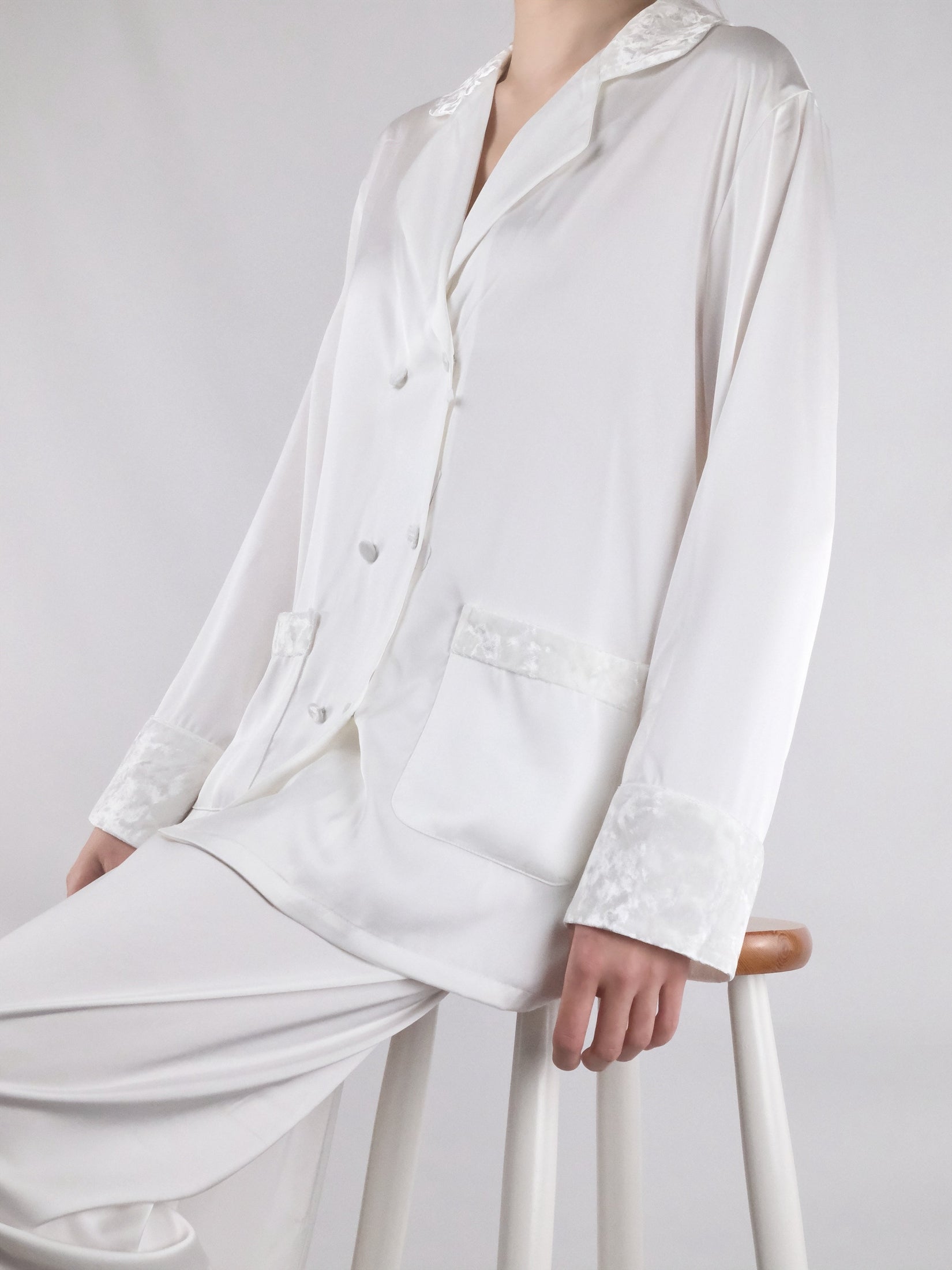 Frost White with Velvet Trim