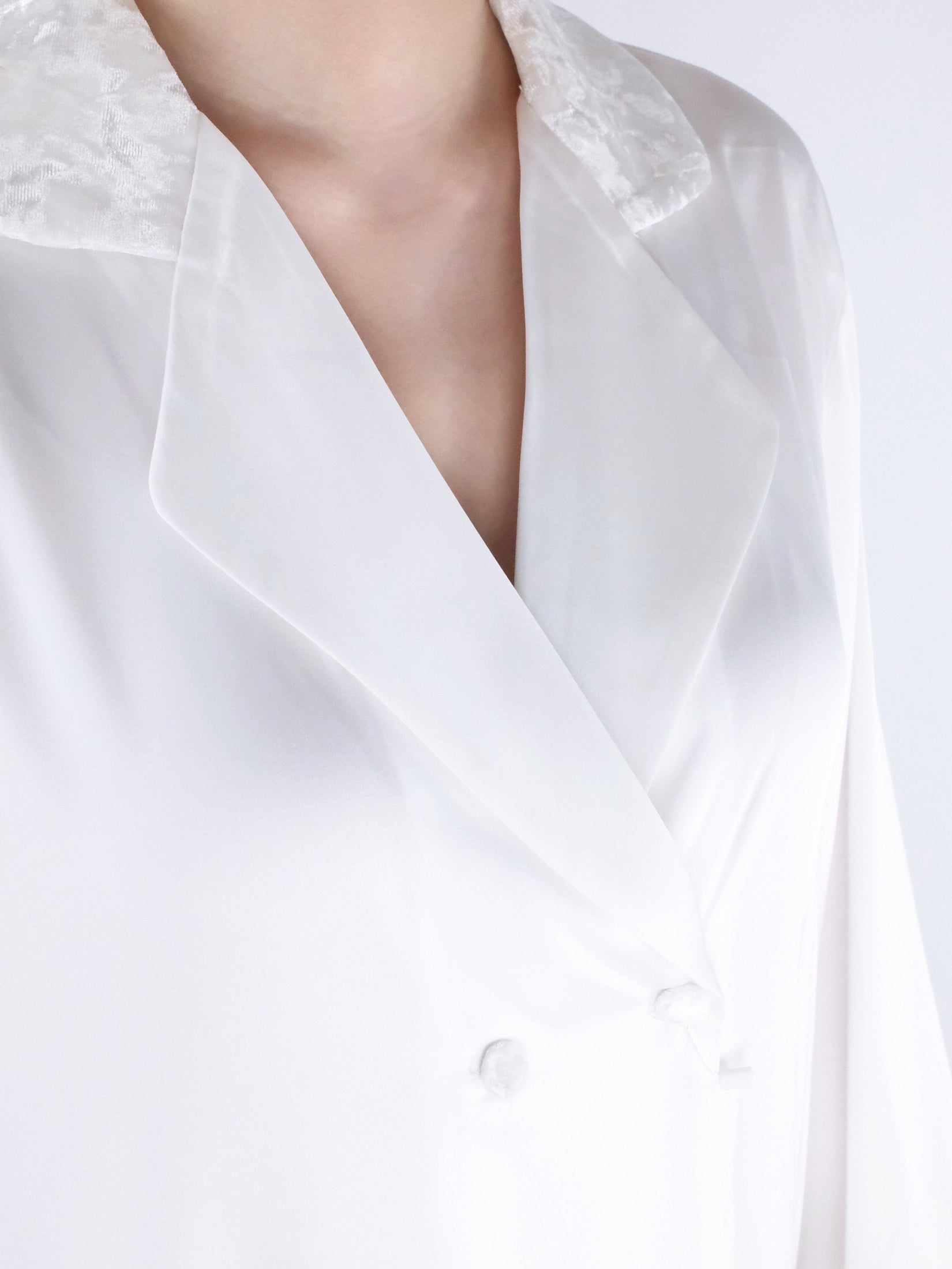 Frost White with Velvet Trim