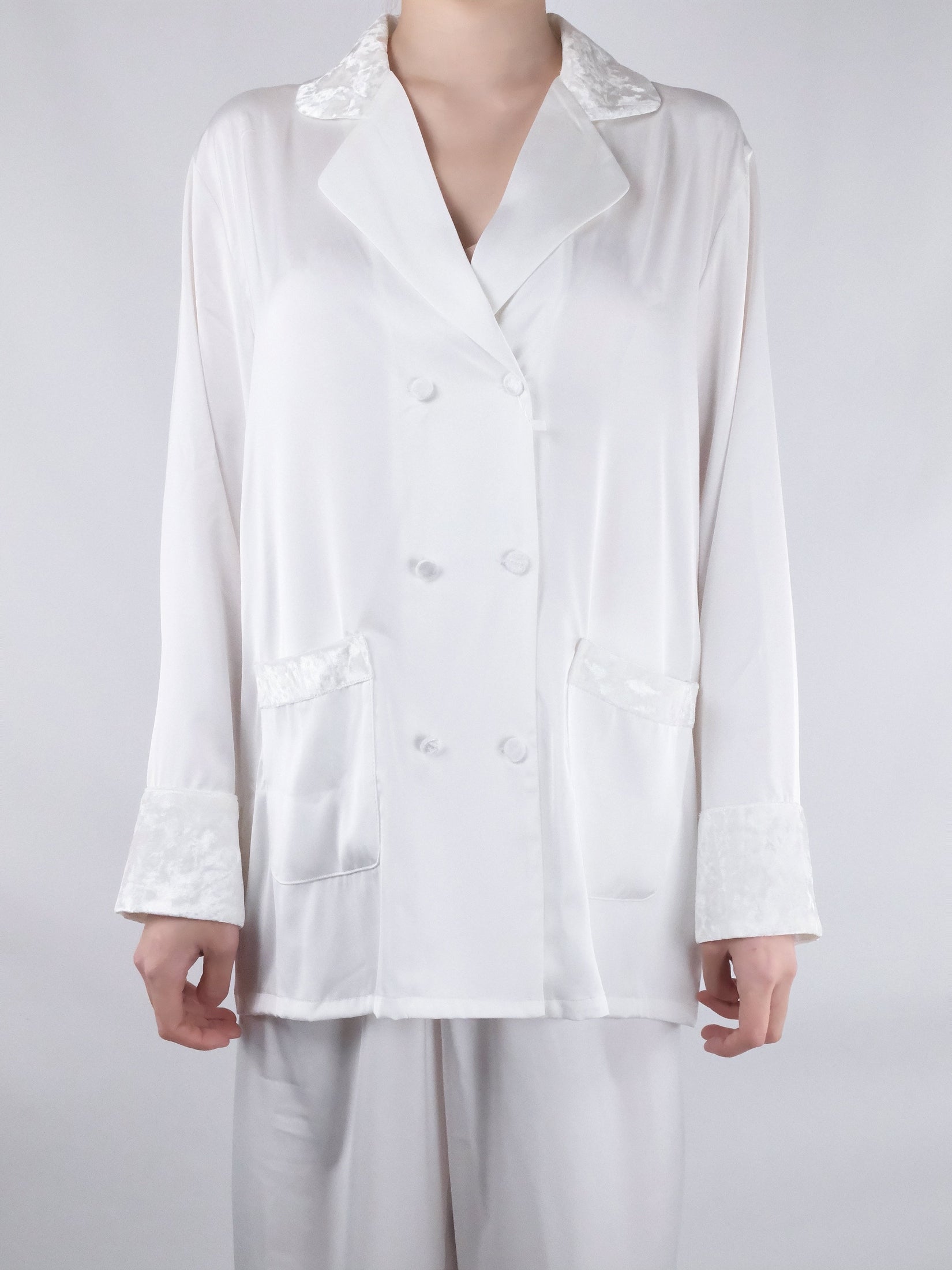 Frost White with Velvet Trim