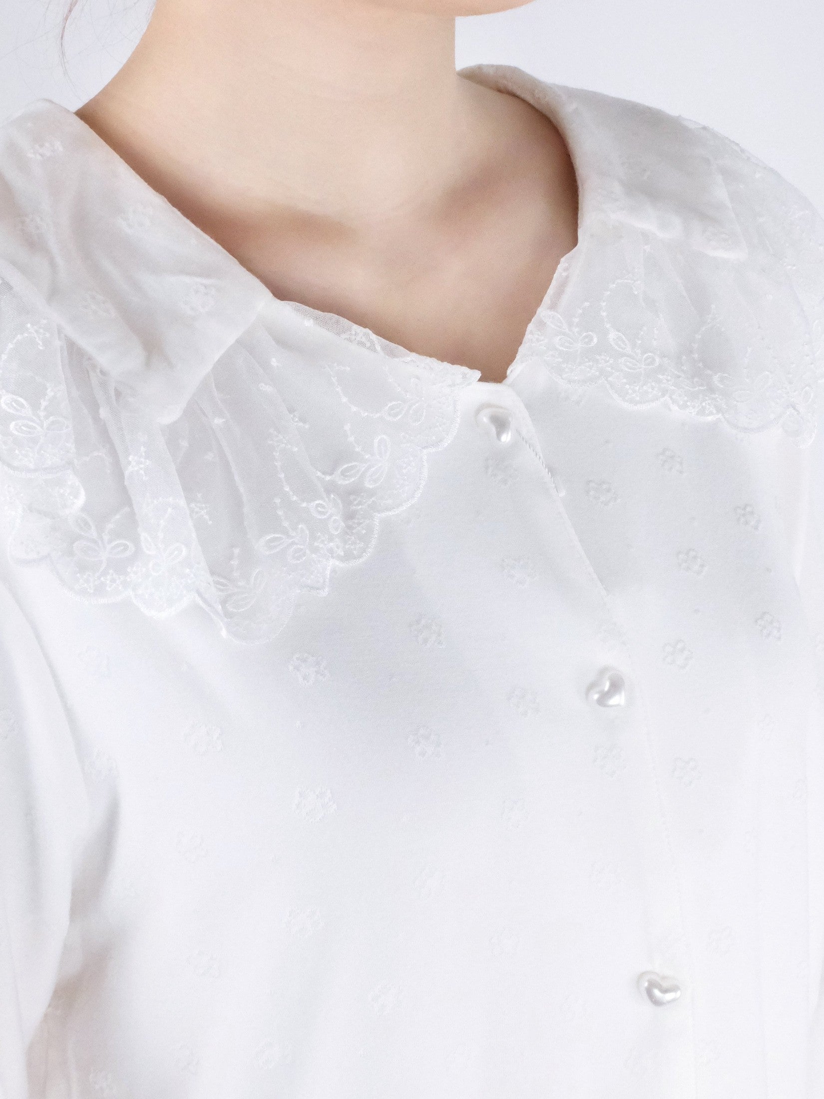 Glacier White Ruffled Collar with Lace Trim