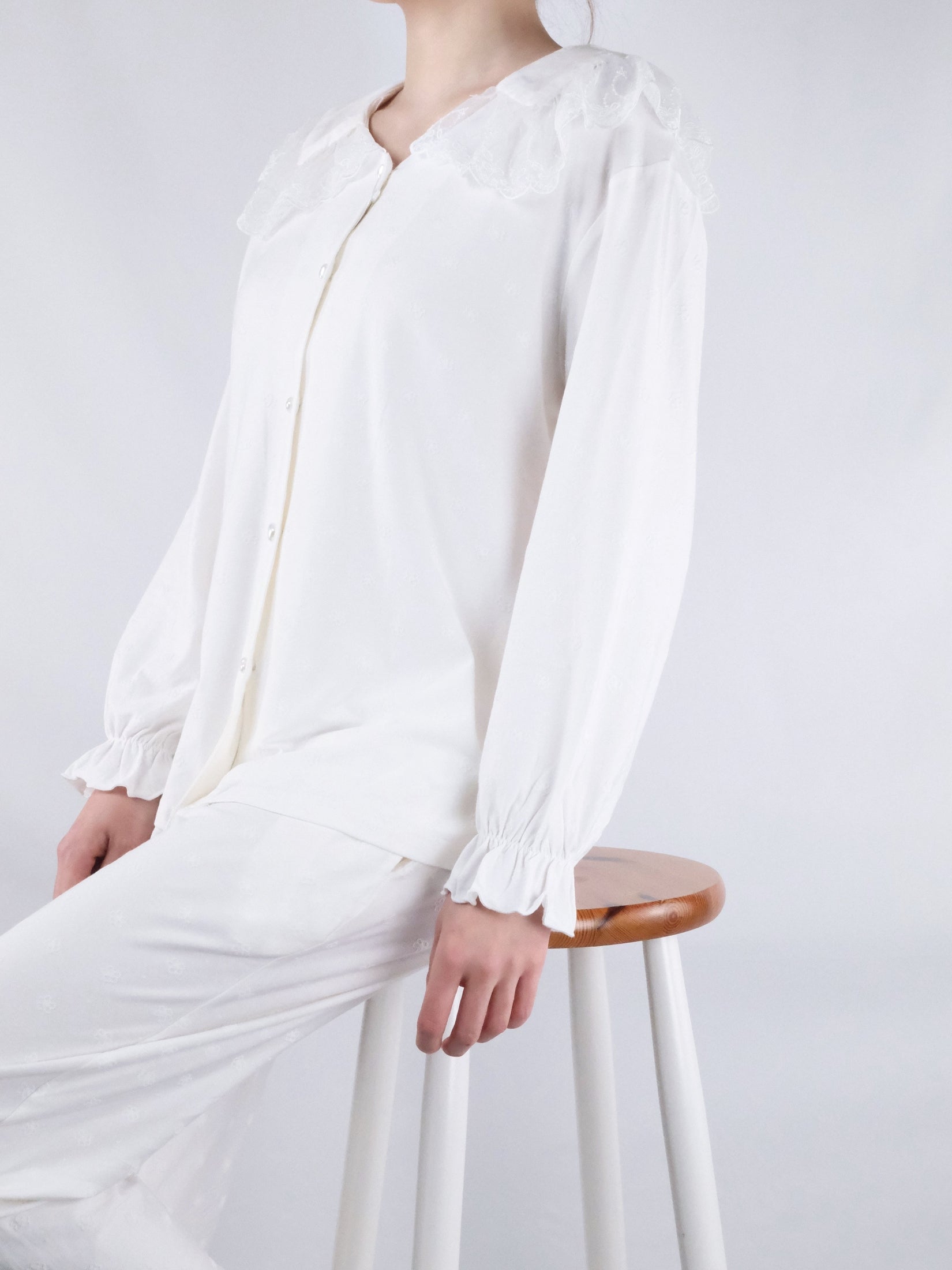 Glacier White Ruffled Collar with Lace Trim