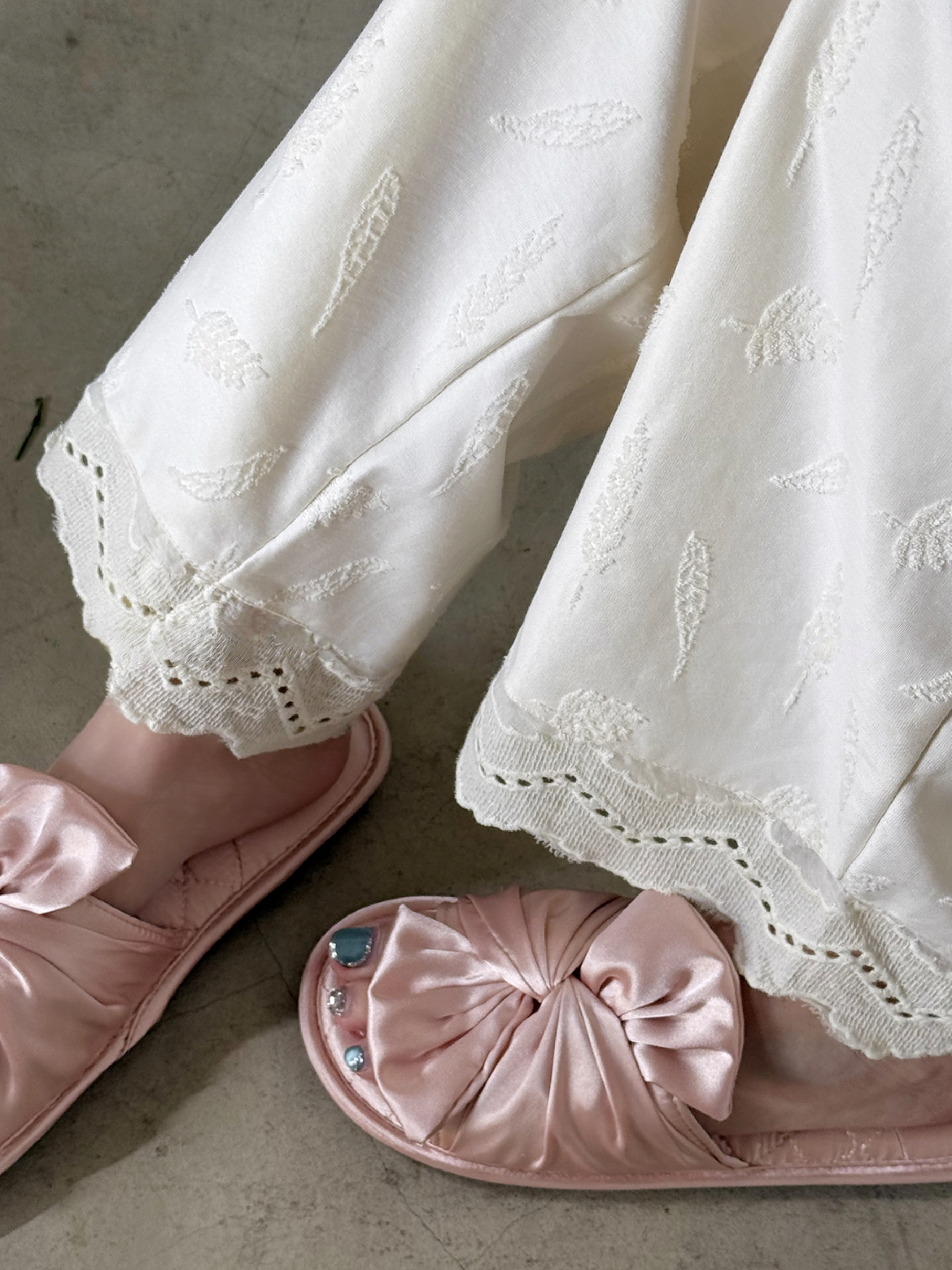 Ivory White Lace-Cuff with Textured Print